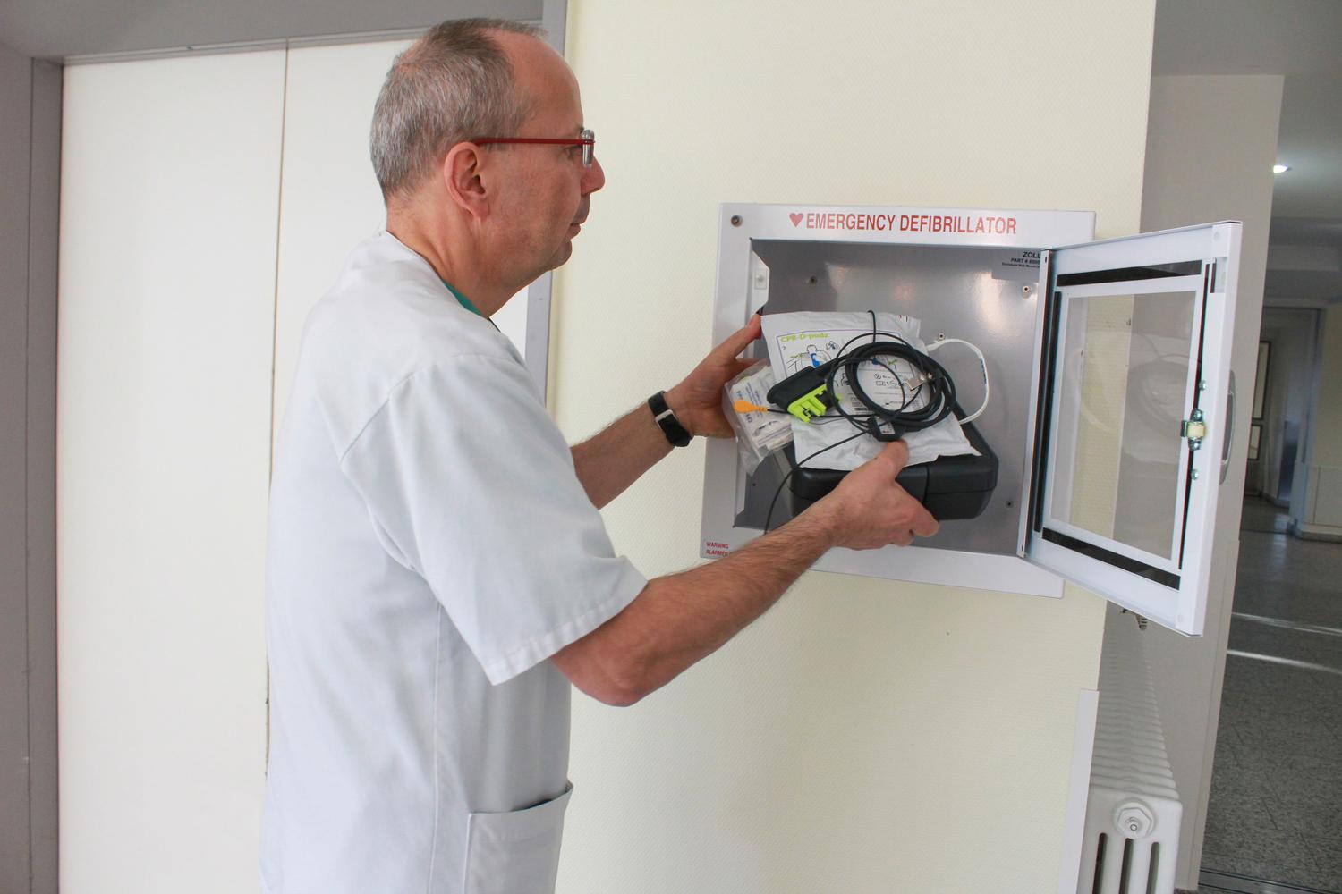 Automatischer Defibrillator rettet Leben